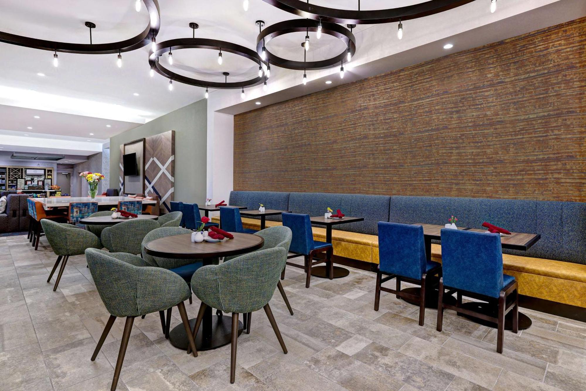 Hilton Garden Inn Cedar Rapids Extérieur photo